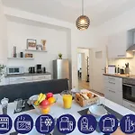 Modern Und Ruhig, Mit Garage & Ps4, Nahe Messe, Rue Und Uniklinik, Voll Ausgestattete Kueche, Bad Mit Dusche Und Badewanne Appartement
